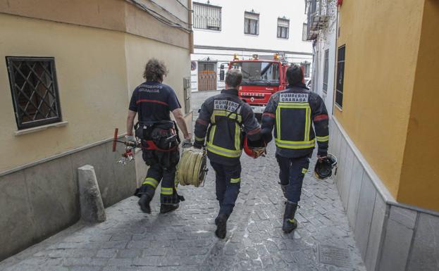 Los bomberos de Granada recibirán 450 nuevos equipos y cuatro vehículos especiales para el Albaicín