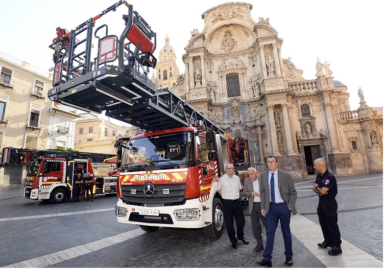 Dos nuevos vehículos para los Bomberos de Murcia 