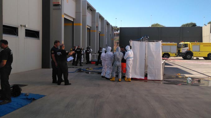 #Bomberos de Cádiz realizan talleres prácticos sobre accidentes con riesgo químico