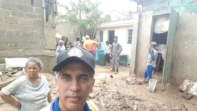 #Bomberos cordobeses ayudan a los damnificados por el huracán María