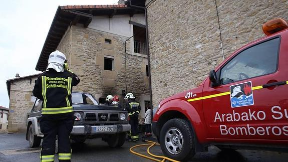 La Diputación de Álava entrega las credenciales a los 94 nuevos #bomberos