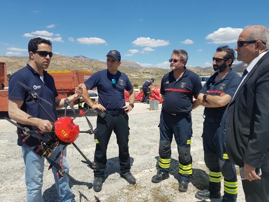 Una veintena de #bomberos de Alicante participa en una prueba de rescate con drones
