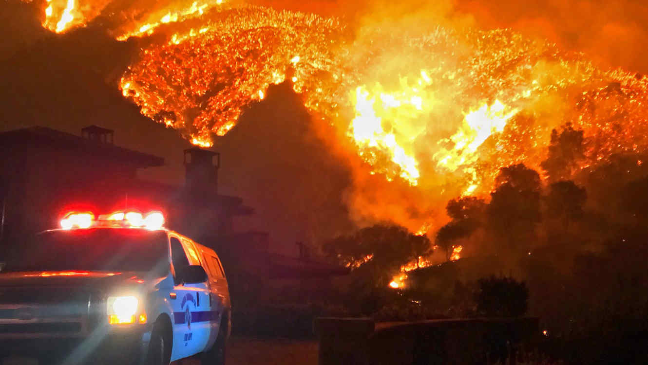 Los #bomberos no logran controlar los incendios de California, que han dejado 31 muertos