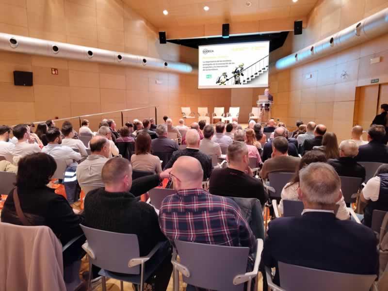 SODECA reunió a bomberos y expertos en seguridad contra incendios en una exitosa jornada de debate en Bilbao