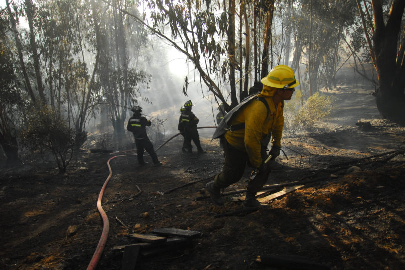 Jóvenes chilenos inventan un sistema para evitar la muerte de #bomberos en incendios forestales